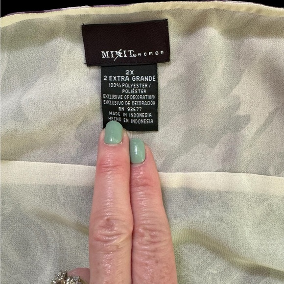 NWT Mix It Sleeveless Blouse - Picture 5 of 11